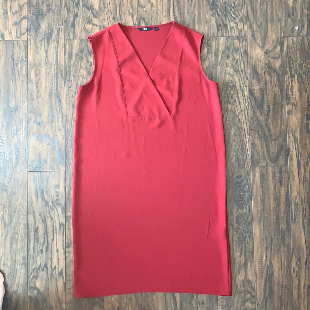 Burgundy red dress Uniqlo